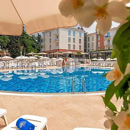 Valamar Pinia Отель