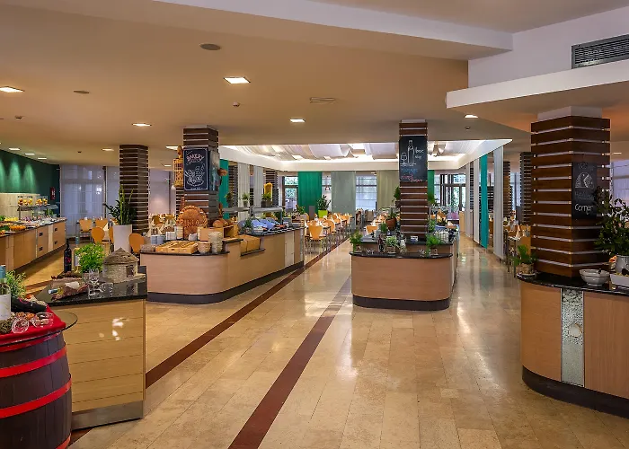 Valamar Pinia מלון 3*