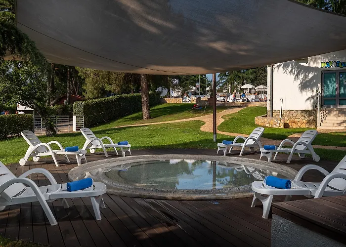 Valamar Pinia מלון