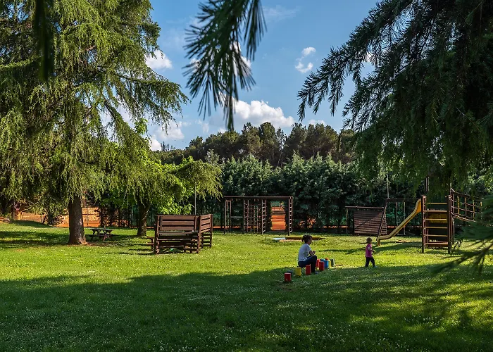 Valamar Pinia מלון